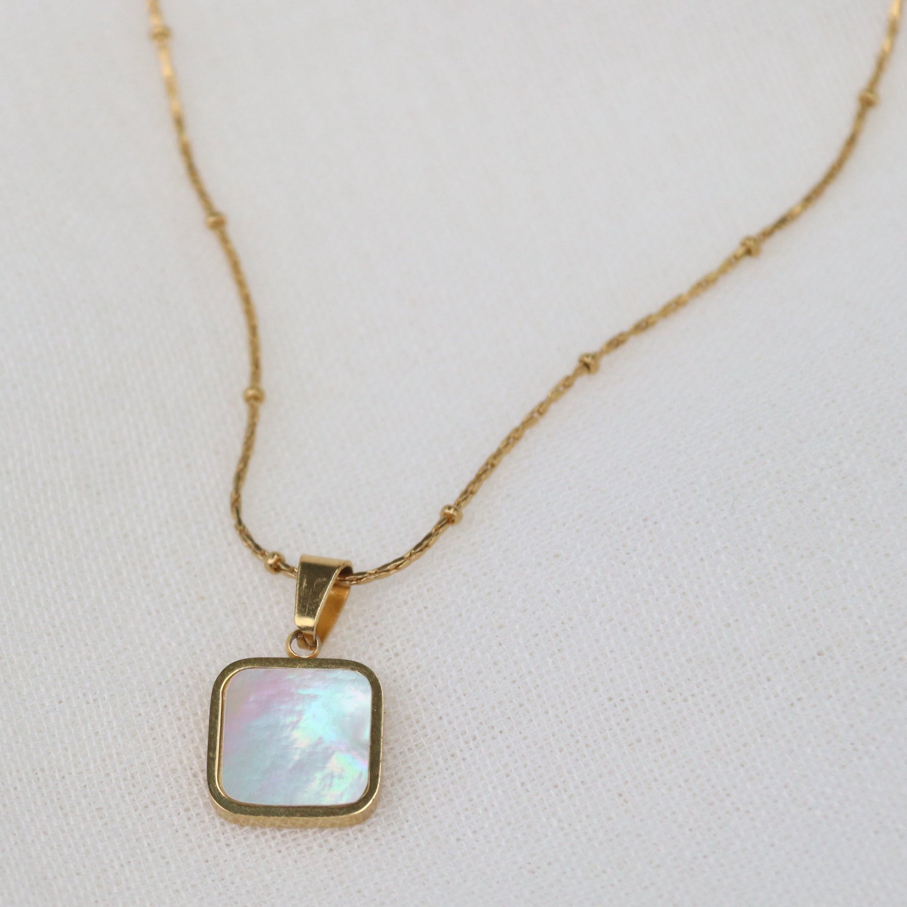 Leyte | Mother of Pearl 18k Gold Pendant Necklace