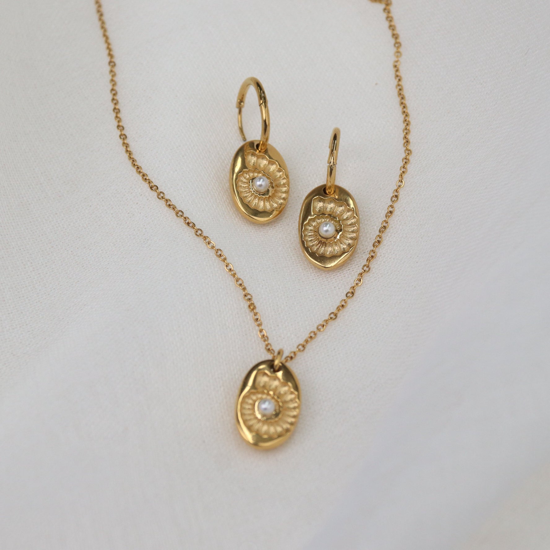Cebu | Gold Plated Shell Fossil Necklace
